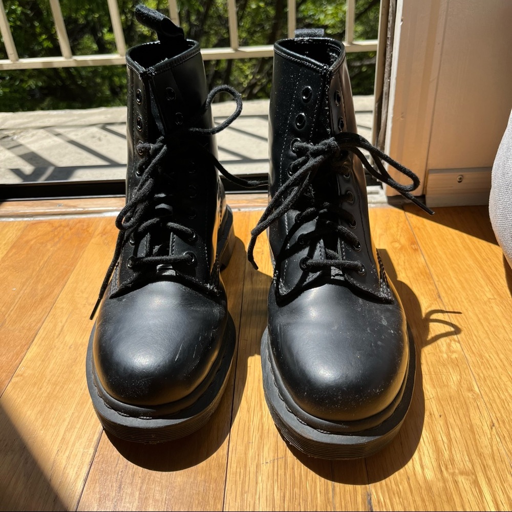 1460 Mono smooth Leather lace up boots in black smooth leather